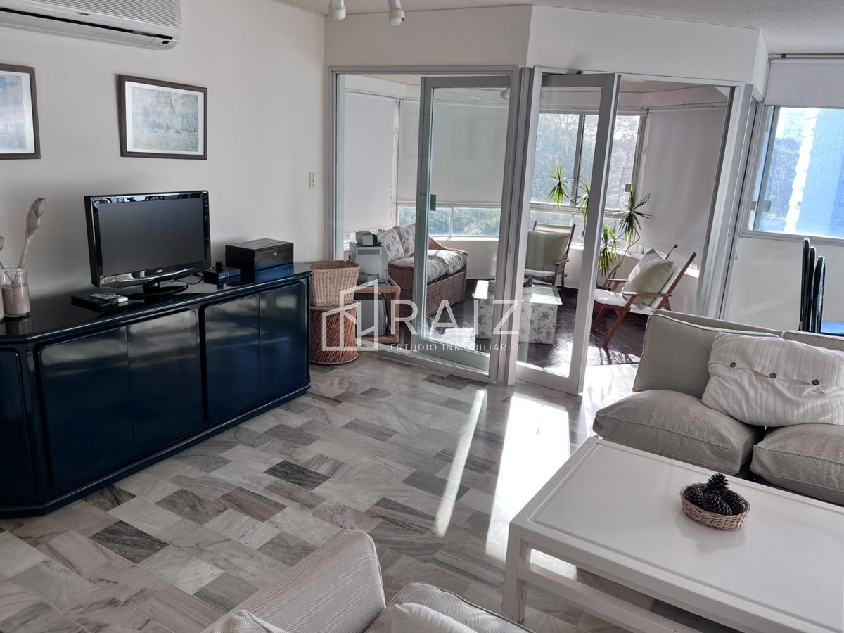 Apartamento ID.12077 - ALQUILER ANUAL 3 DORMITORIOS ROOSEVELT CENTER