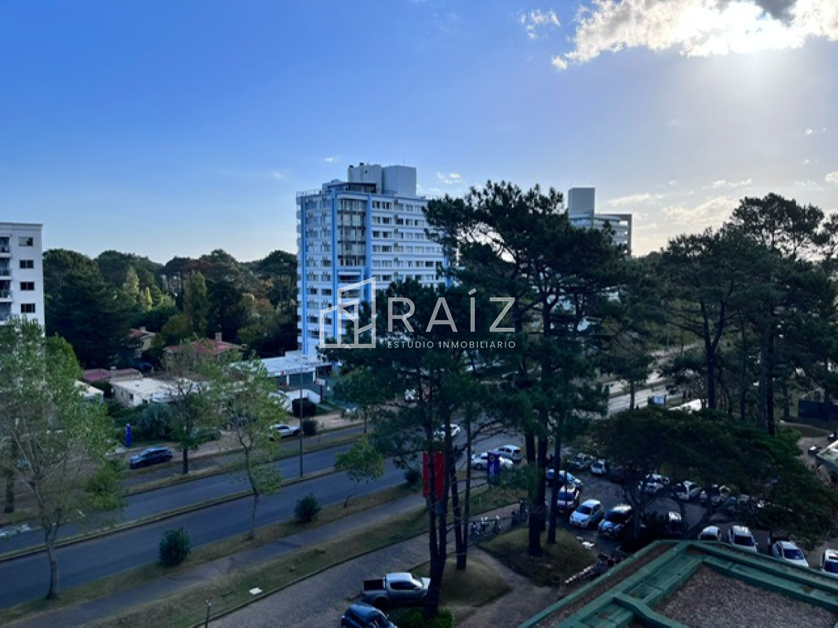 Apartamento ID.12077 - ALQUILER ANUAL 3 DORMITORIOS ROOSEVELT CENTER