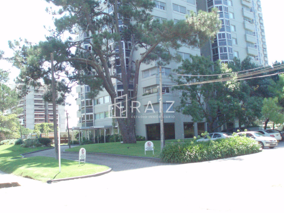 Apartamento ID.12077 - ALQUILER ANUAL 3 DORMITORIOS ROOSEVELT CENTER