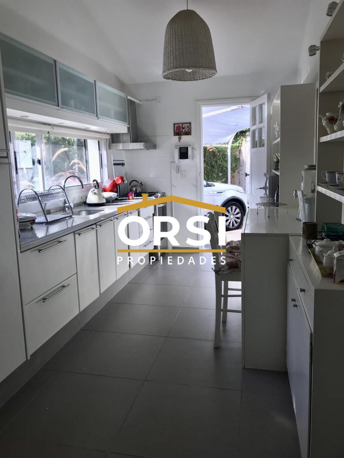 Casa ID.269 - Muy linda casa en la Mansa con piscina y barbacoa