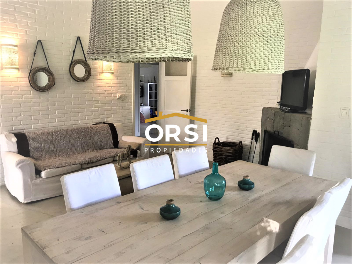 Casa ID.269 - Muy linda casa en la Mansa con piscina y barbacoa