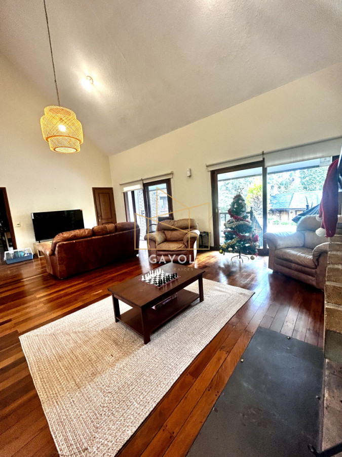 Casa ID.1504 - Casa de 6 dormitorios en San Rafael en alquiler