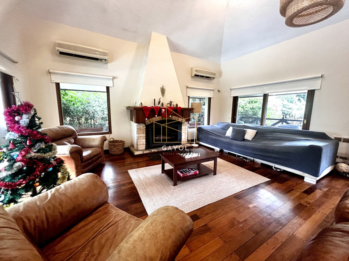 Casa ID.1504 - Casa de 6 dormitorios en San Rafael en alquiler