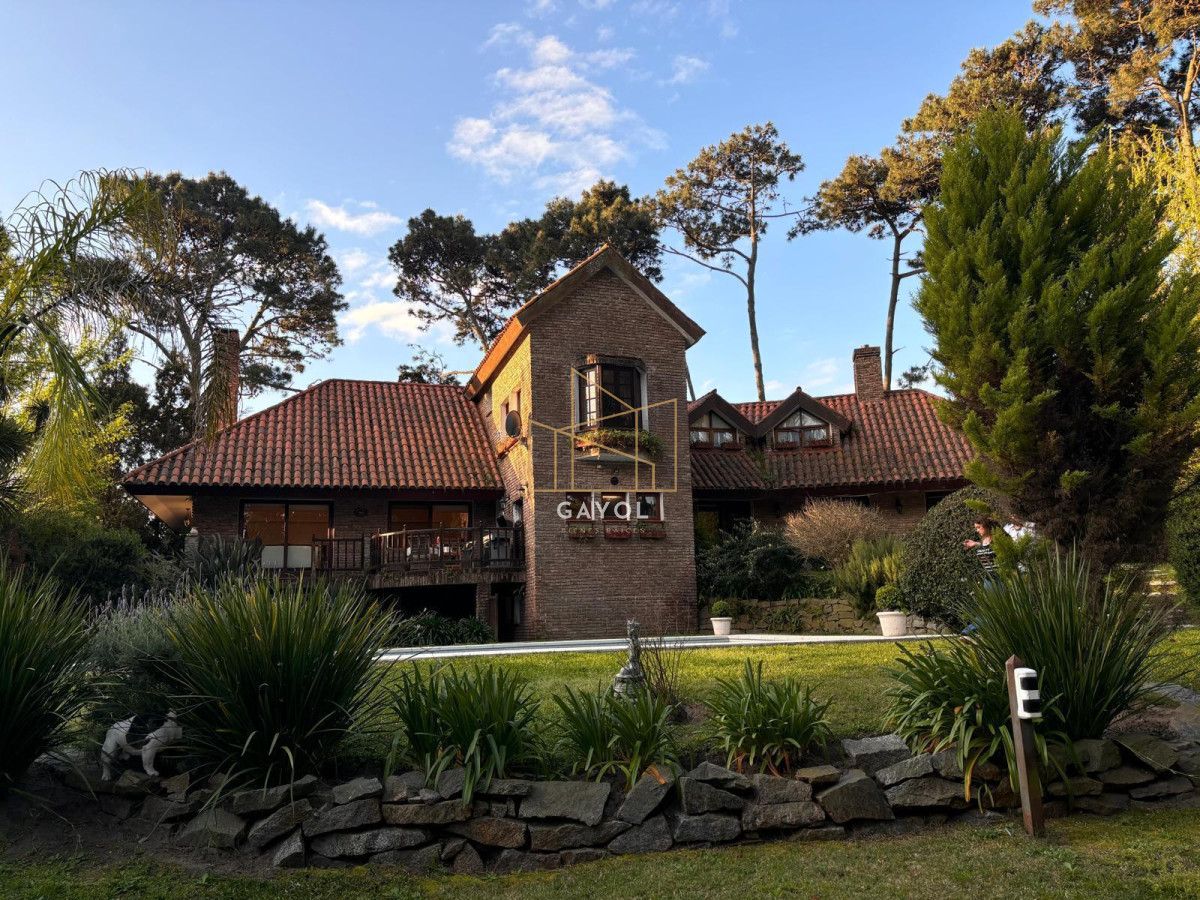 Casa ID.1504 - Casa de 6 dormitorios en San Rafael en alquiler