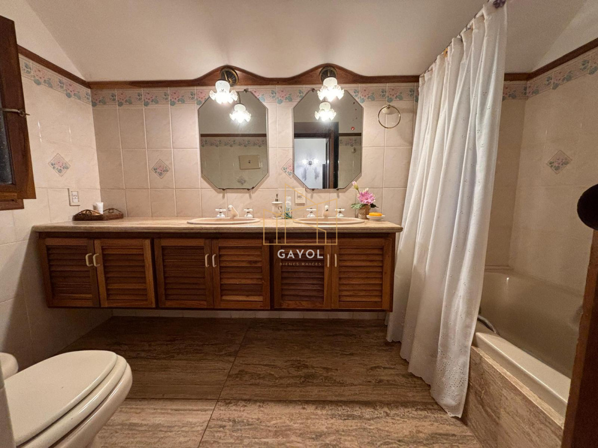 Casa ID.1504 - Casa de 6 dormitorios en San Rafael en alquiler