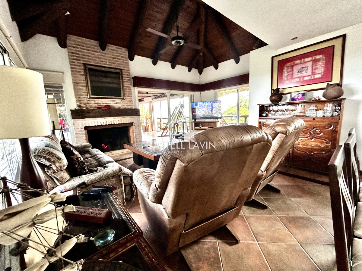 Casa ID.716 - Venta Casa Importante 4 Dormitorios Lomo de la Ballena Punta Ballena 