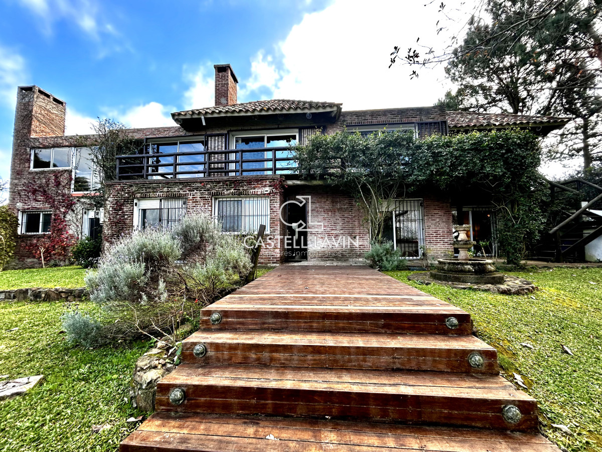 Casa ID.716 - Venta Casa Importante 4 Dormitorios Lomo de la Ballena Punta Ballena 