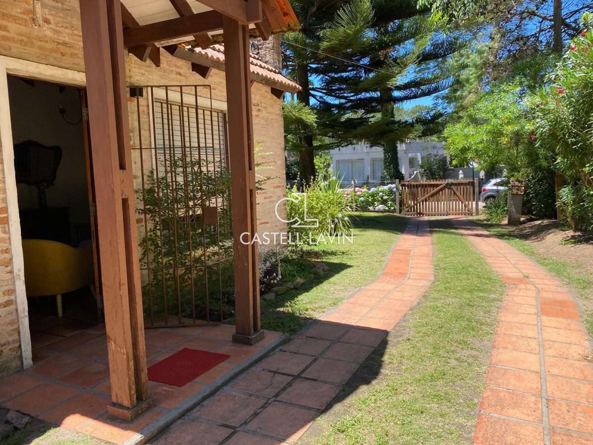 Casa ID.692 - Alquiler Temporal Muy linda Casa  con piscina climatizada Pinares Maldonado