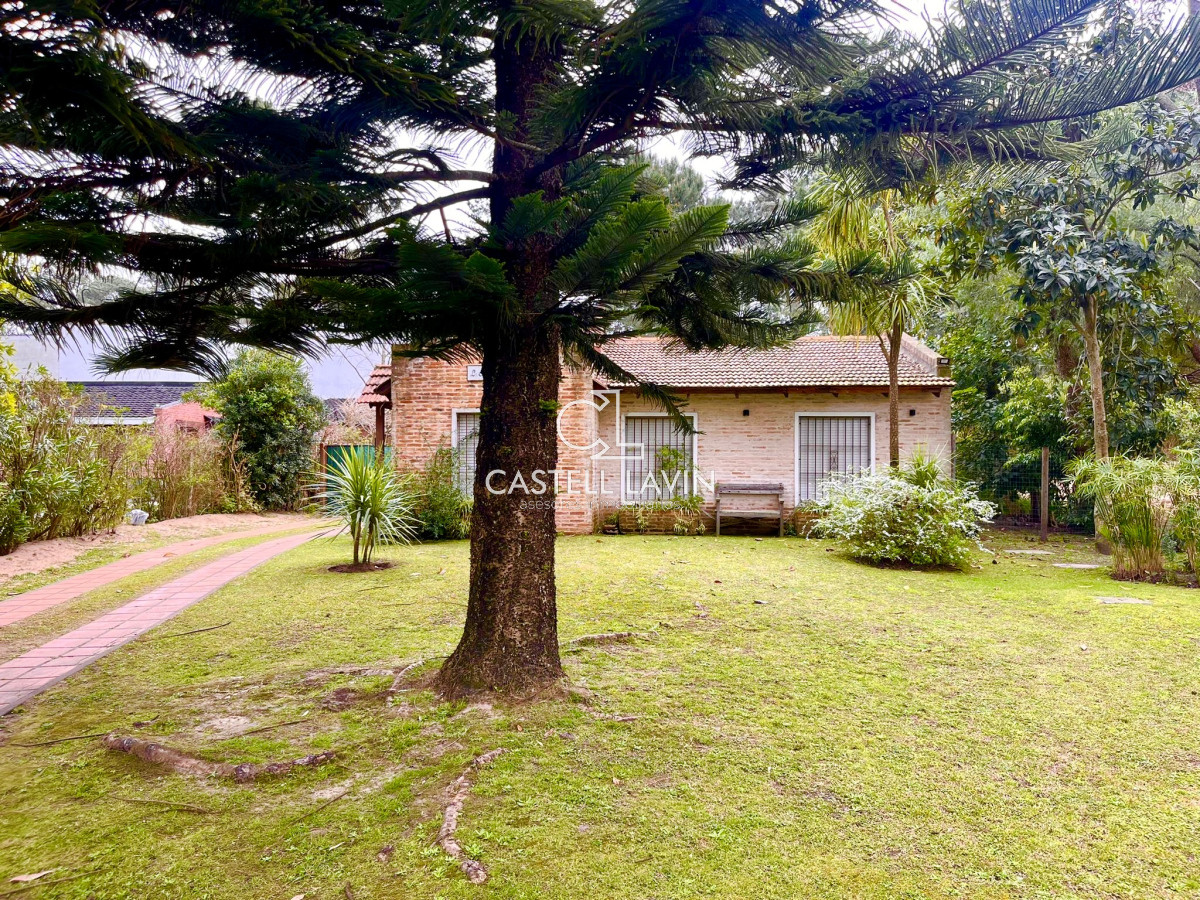 Casa ID.692 - Alquiler Temporal Muy linda Casa  con piscina climatizada Pinares Maldonado