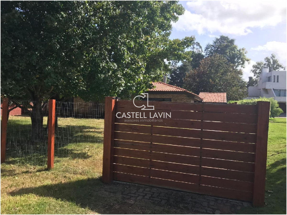 Casa ID.1203 - Venta Casa 2 Dormitorios muy bien ubicada en Pinares Punta del Este