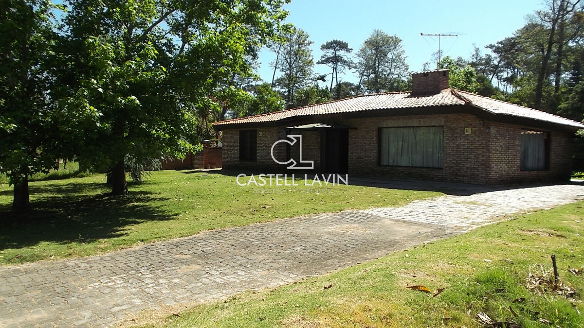 Casa ID.1203 - Venta Casa 2 Dormitorios muy bien ubicada en Pinares Punta del Este