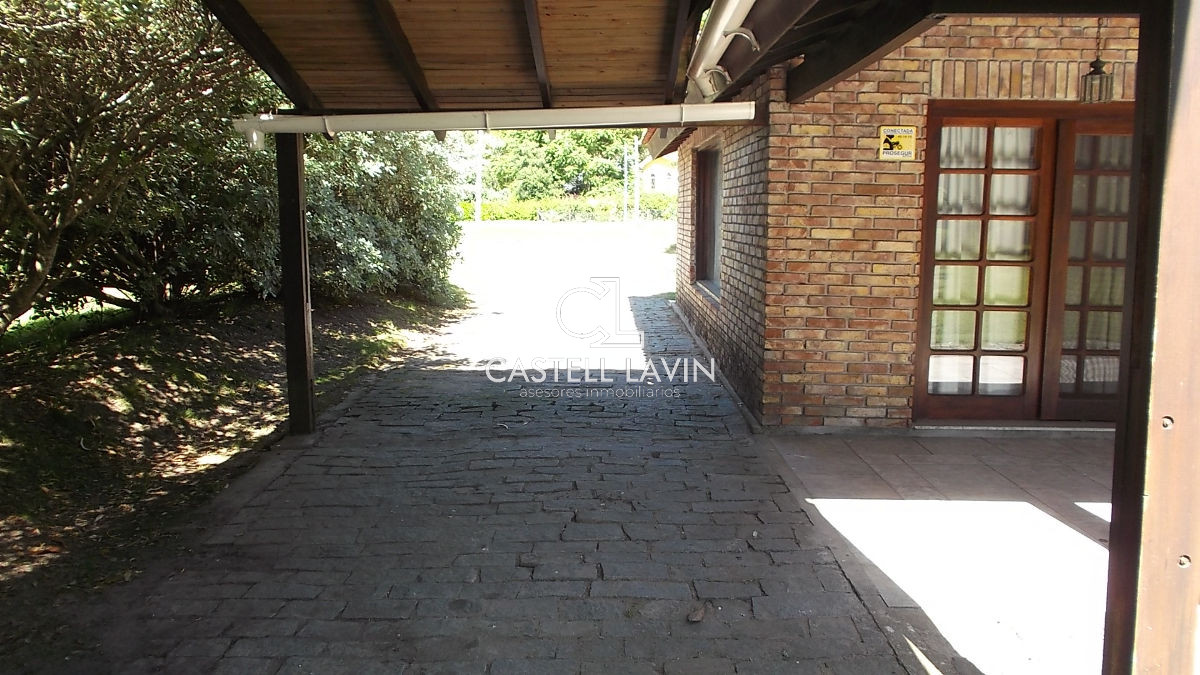 Casa ID.1203 - Venta Casa 2 Dormitorios muy bien ubicada en Pinares Punta del Este