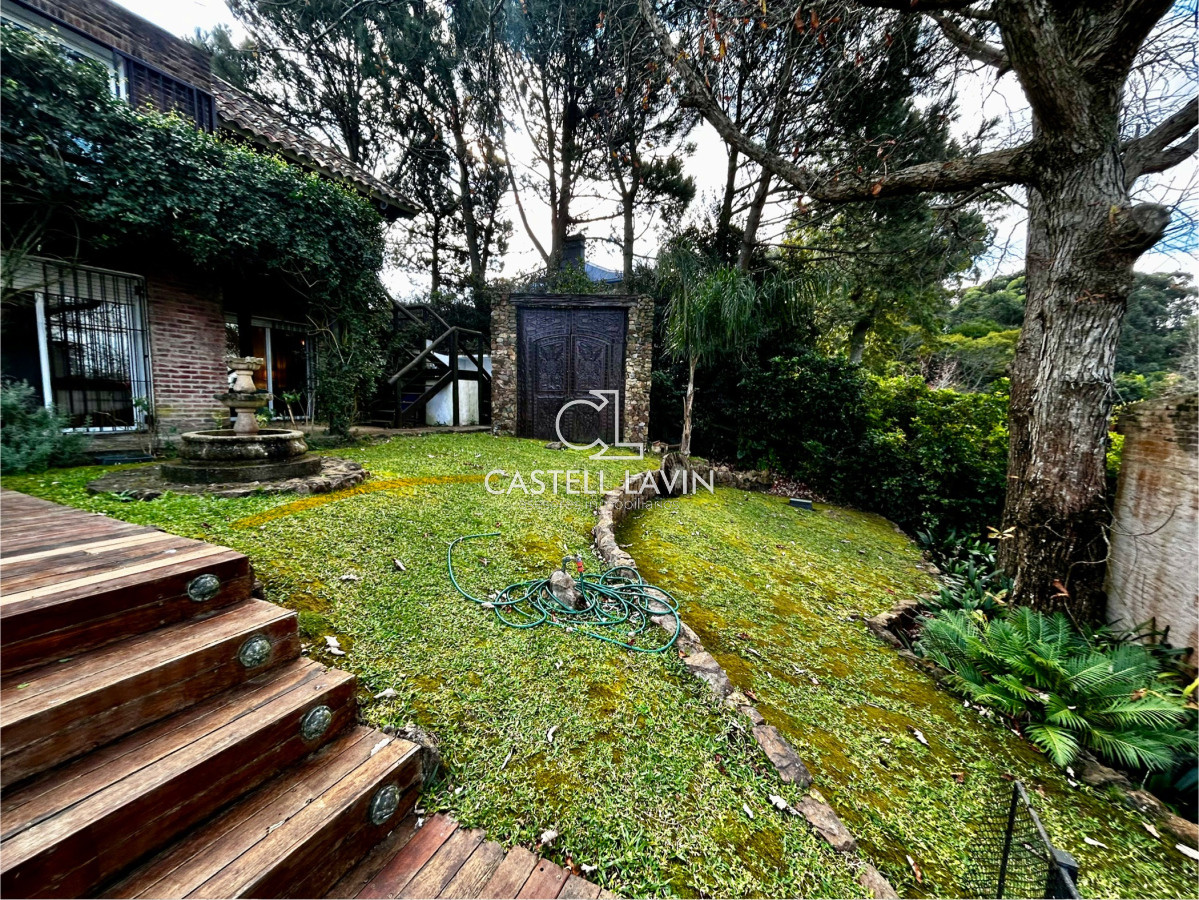 Casa ID.716 - Venta Casa Importante 4 Dormitorios Lomo de la Ballena Punta Ballena 