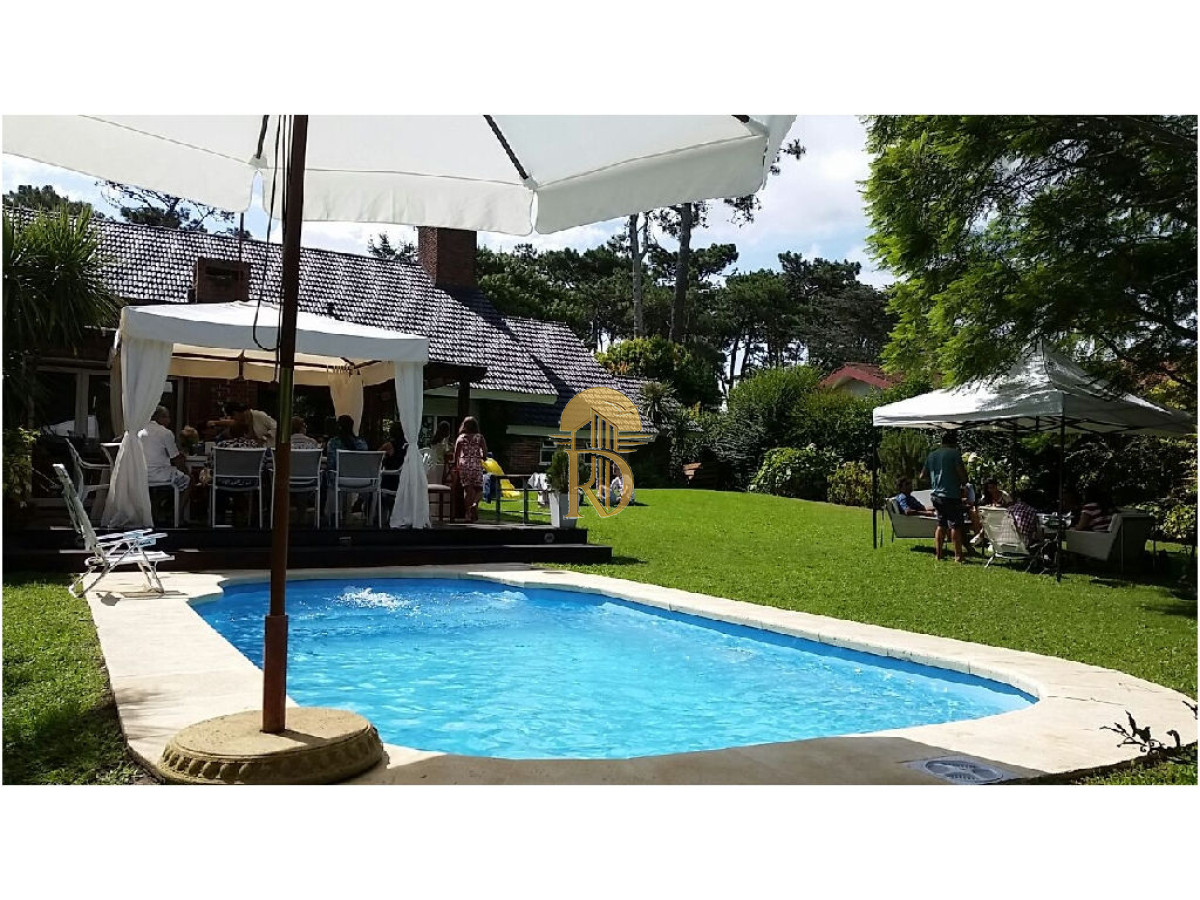 Espectacular casa en la Mansa a metros del mar -id-328