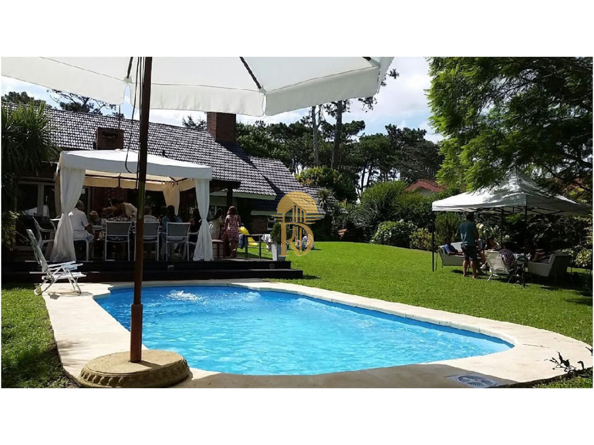 Espectacular casa en la Mansa a metros del mar -id-328-21