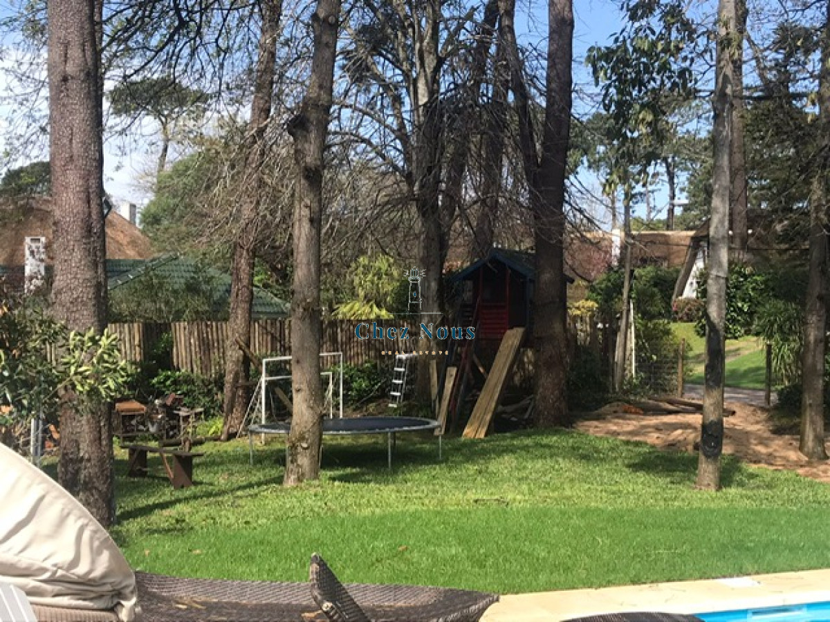 Casa ID.2090 - Muy linda casa en la Mansa con piscina y barbacoa