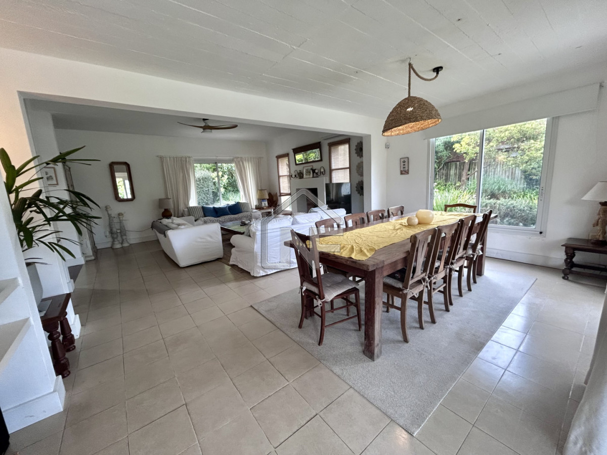 Casa ID.222 - Muy linda casa de 4 dormitorios en alquiler en San Rafael 