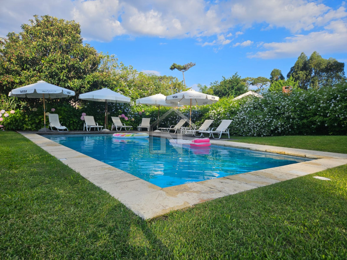 Casa ID.222 - Muy linda casa de 4 dormitorios en alquiler en San Rafael 