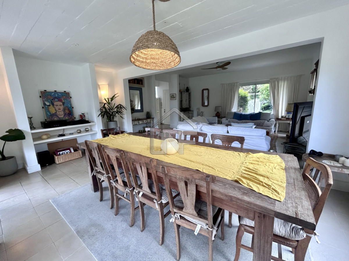 Casa ID.222 - Muy linda casa de 4 dormitorios en alquiler en San Rafael 