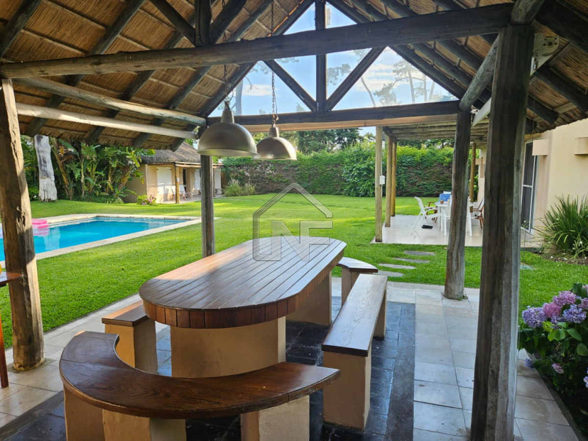 Casa ID.222 - Muy linda casa de 4 dormitorios en alquiler en San Rafael 