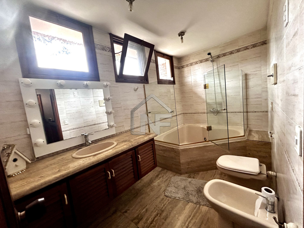 Casa ID.221 - Casa de 6 dormitorios en San Rafael en alquiler