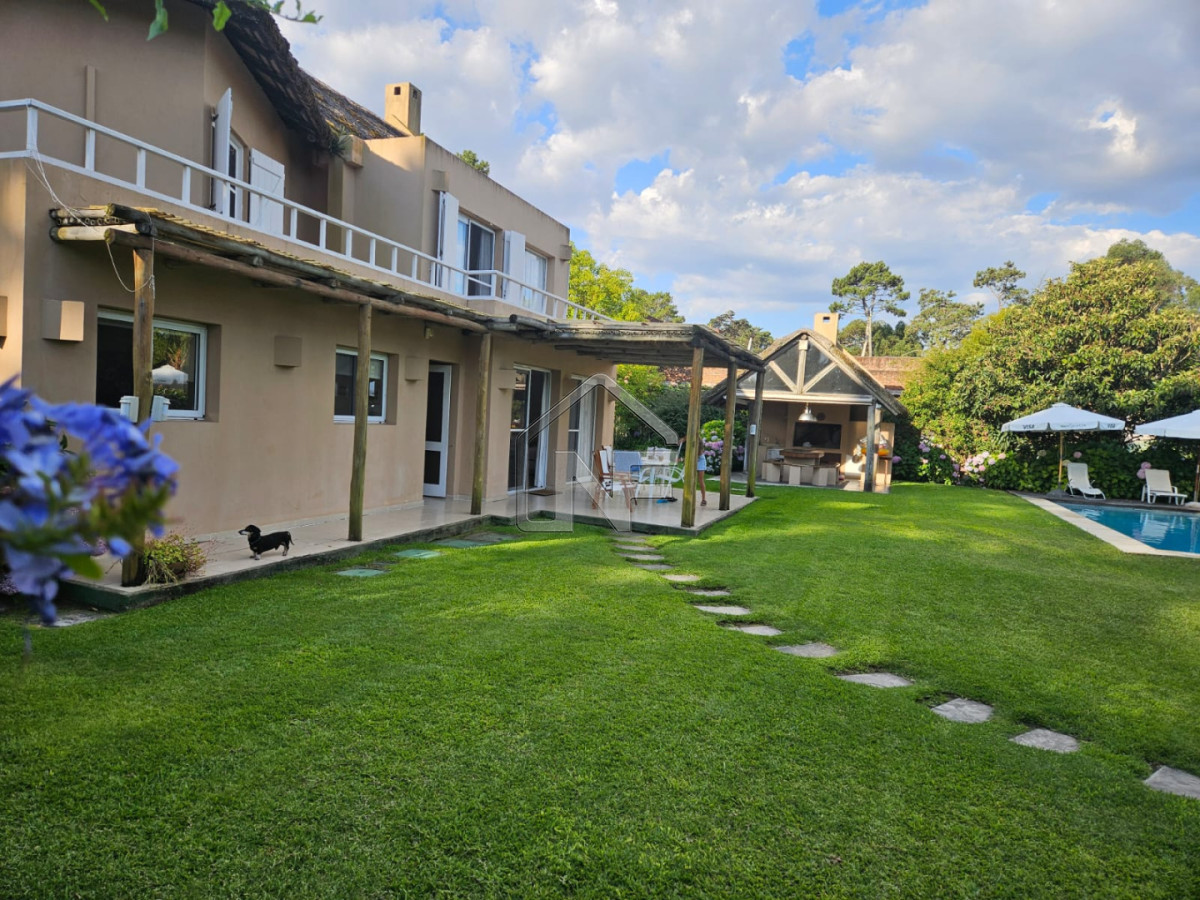 Casa ID.222 - Muy linda casa de 4 dormitorios en alquiler en San Rafael 