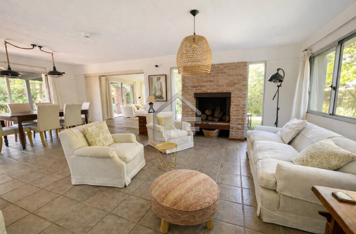 Casa ID.220 - Muy linda casa de 4 dormitorios en Pinares Punta del Este