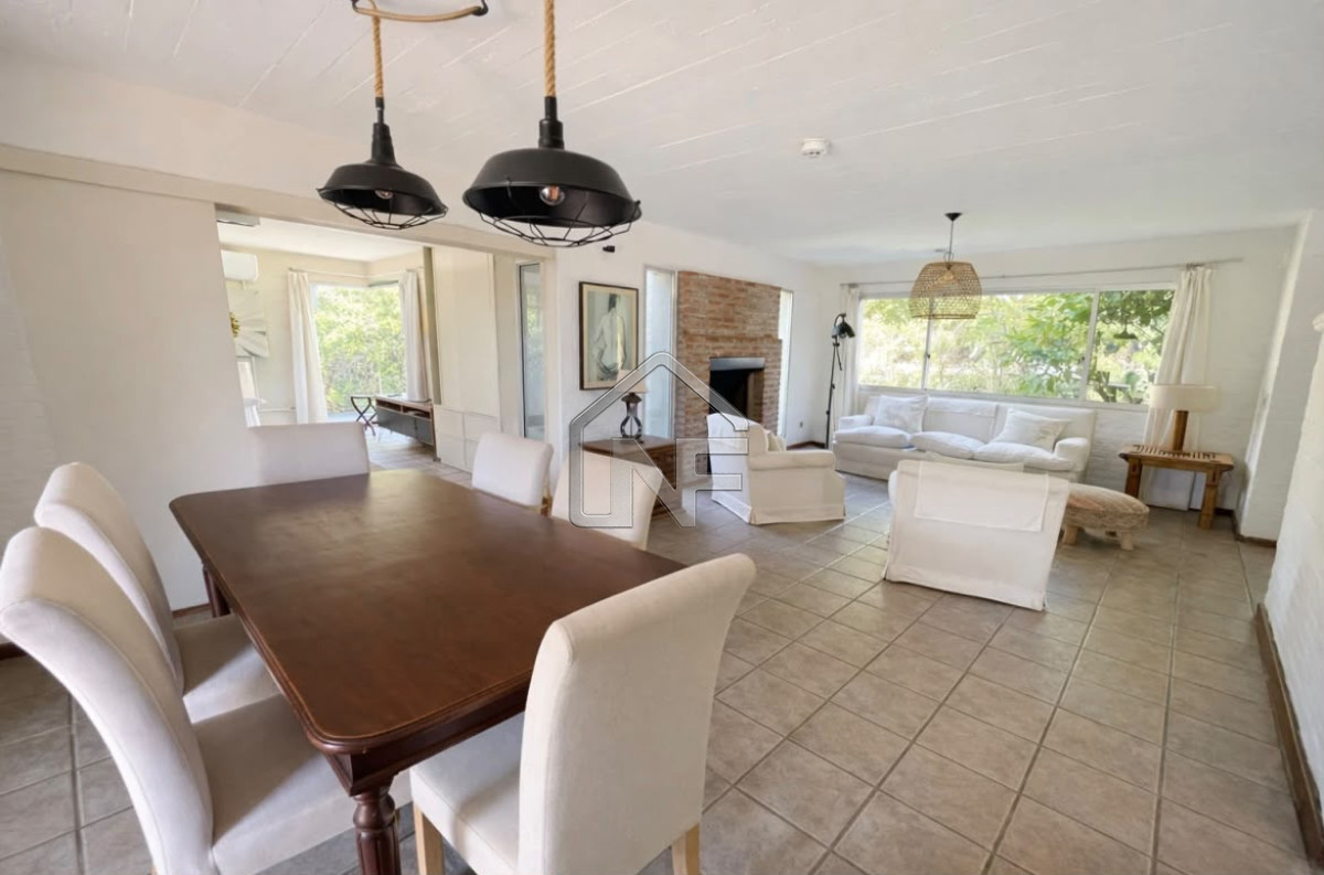 Casa ID.220 - Muy linda casa de 4 dormitorios en Pinares Punta del Este