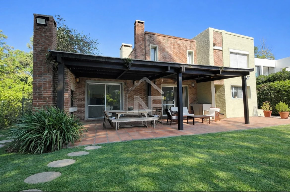Casa ID.220 - Muy linda casa de 4 dormitorios en Pinares Punta del Este