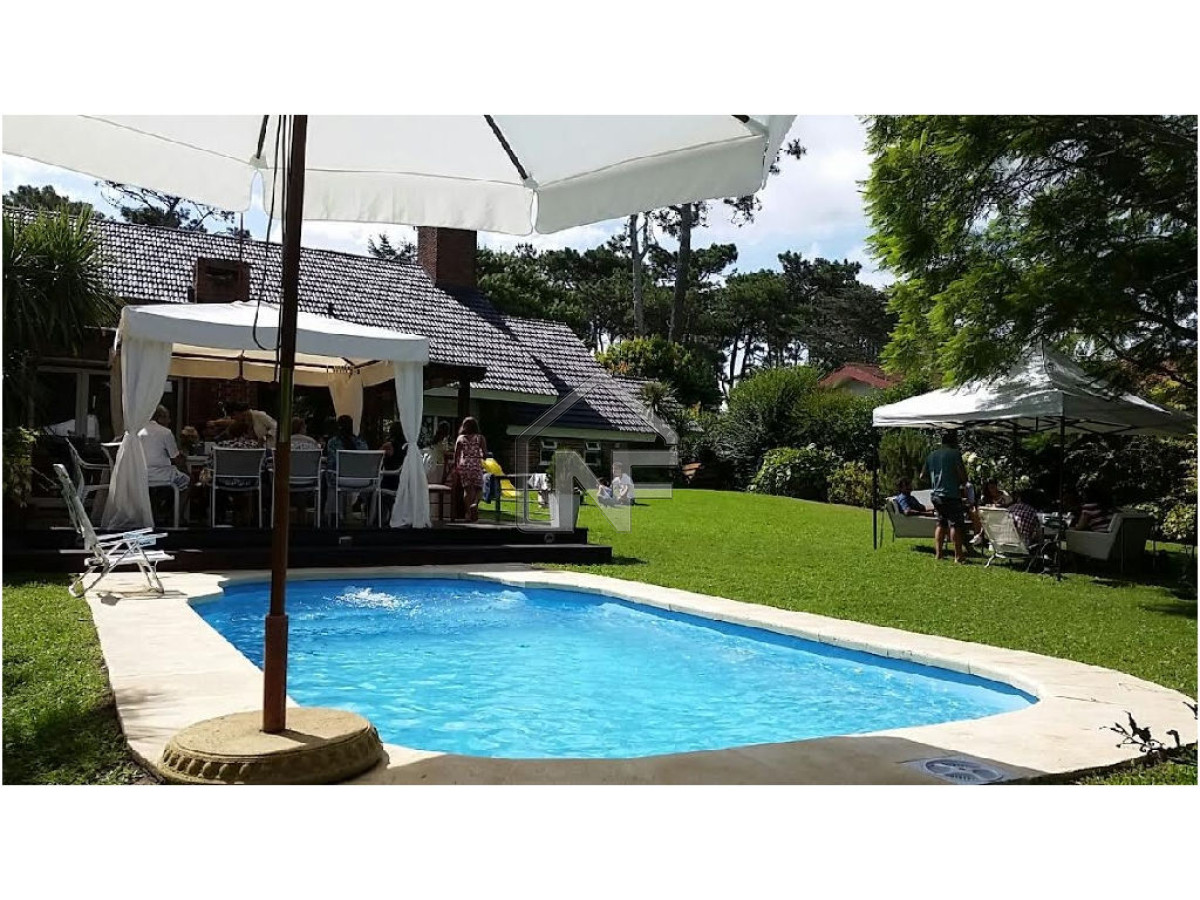 Casa ID.217 - Espectacular casa en la Mansa a metros del mar