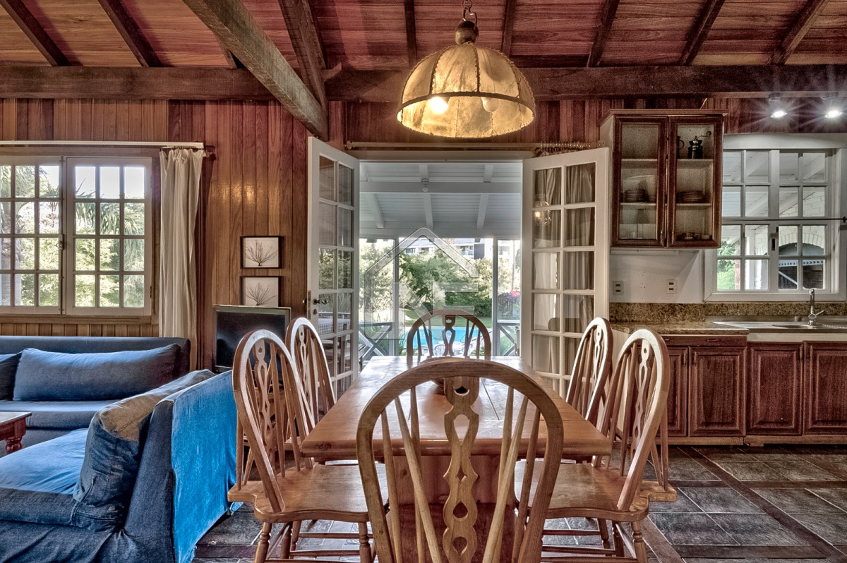 Casa ID.219 - Muy linda casa en Pinares a metros del mar 