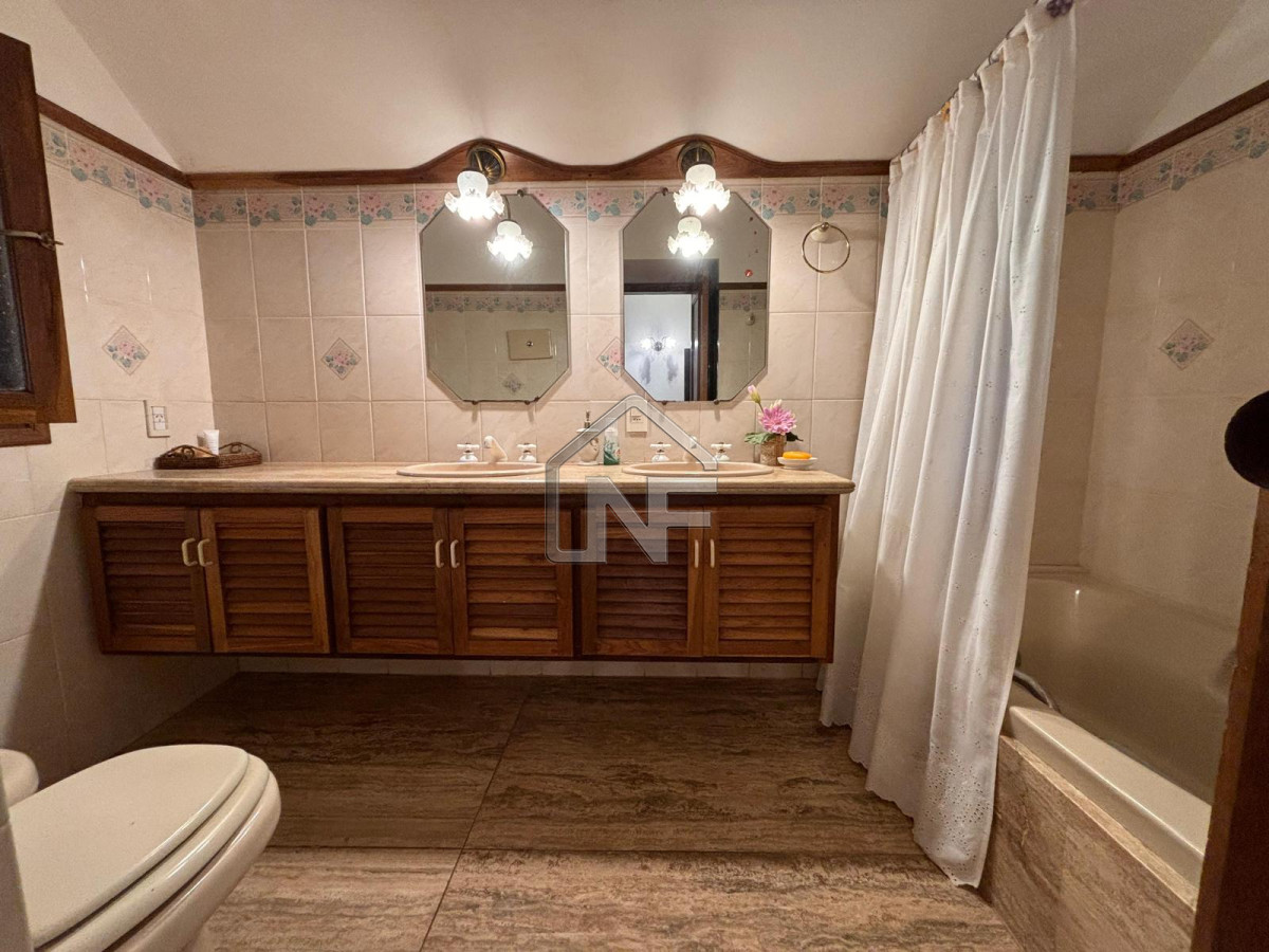 Casa ID.221 - Casa de 6 dormitorios en San Rafael en alquiler