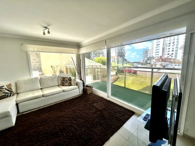 Oportunidad !! con amplia terraza con parrillero y vista al mar 