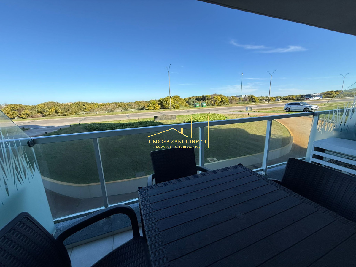 Apartamento de 3 dormitorios en Pda 30 de playa brava en alquiler - GST3197A