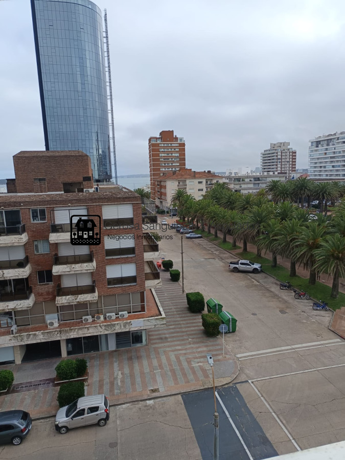 Apartamento ID.3305 - Apartamento 3 dormitorios en venta en Punta del Este 