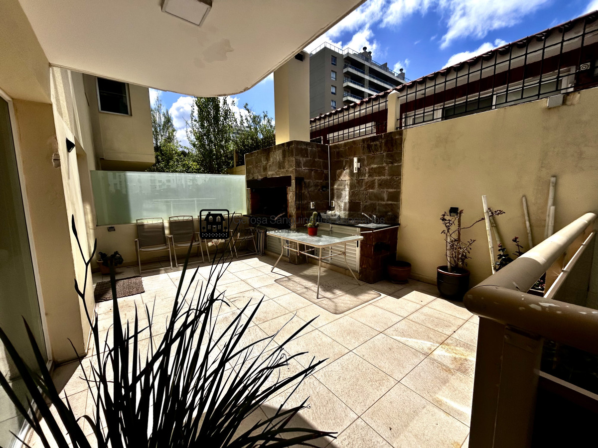 Apartamento ID.183 - Apto en venta acepta financiación y permuta, con amplia terraza con parrillero y vista al mar 