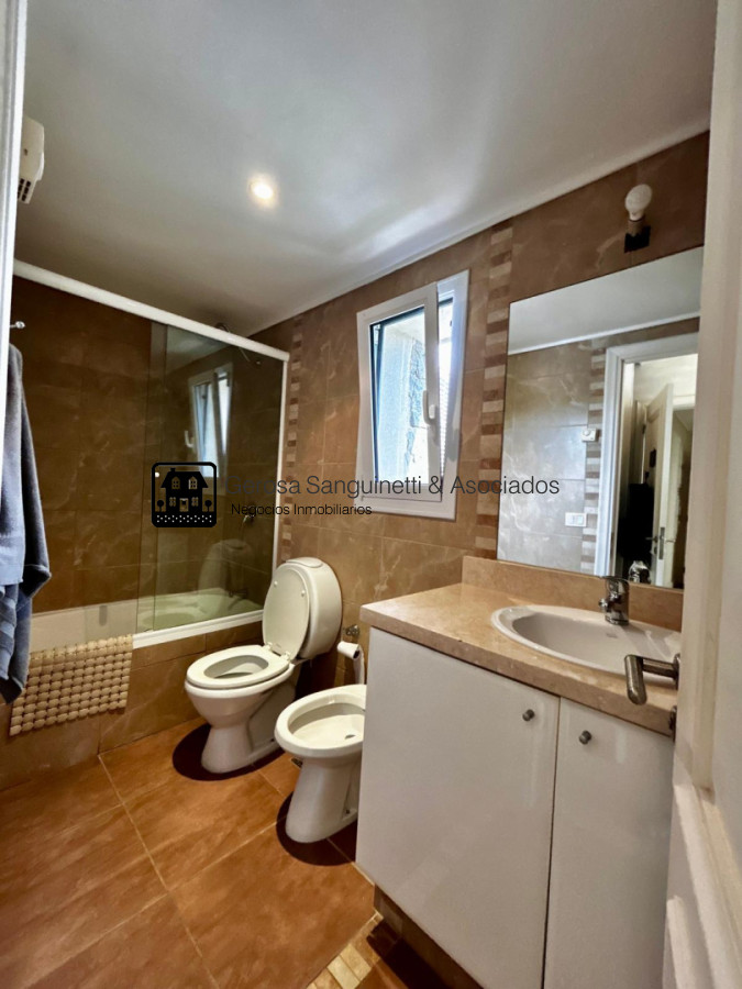 Apartamento ID.3429 - Apartamento en venta con excelente vista con 4 dormitorios en Punta del este