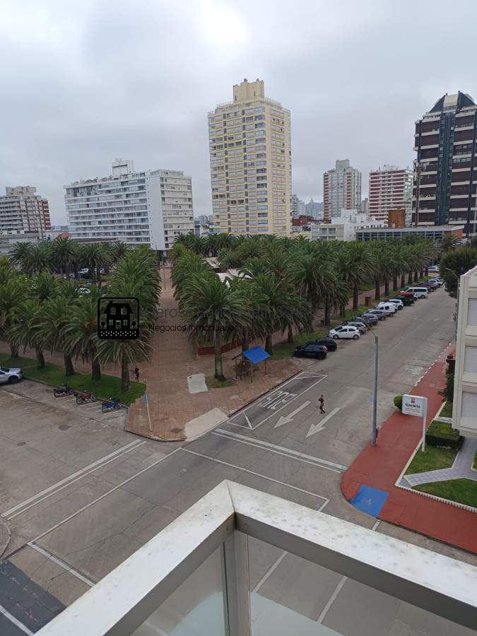 Apartamento ID.3305 - Apartamento 3 dormitorios en venta en Punta del Este 