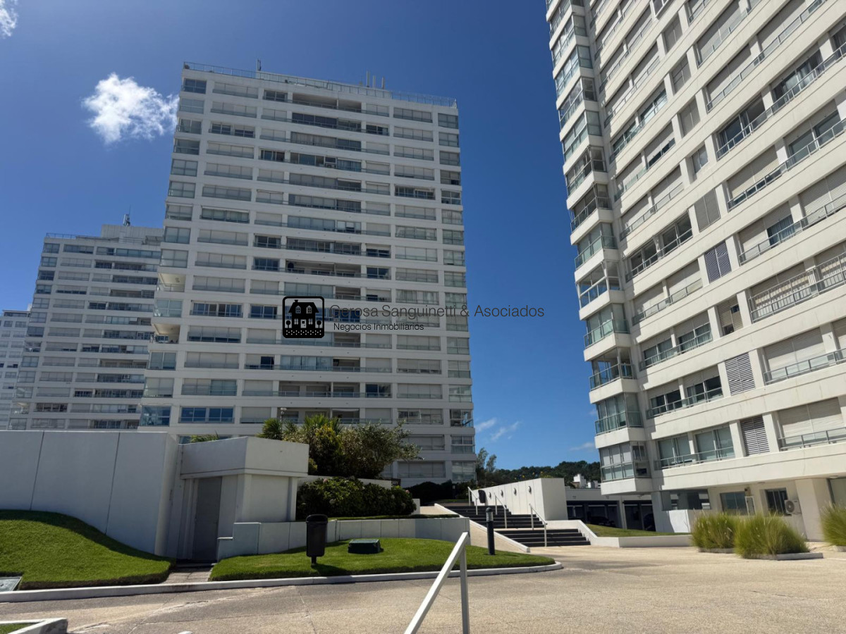 Apartamento ID.3457 - Apartamento de 3 dormitorios en venta en Lincoln en Punta del Este