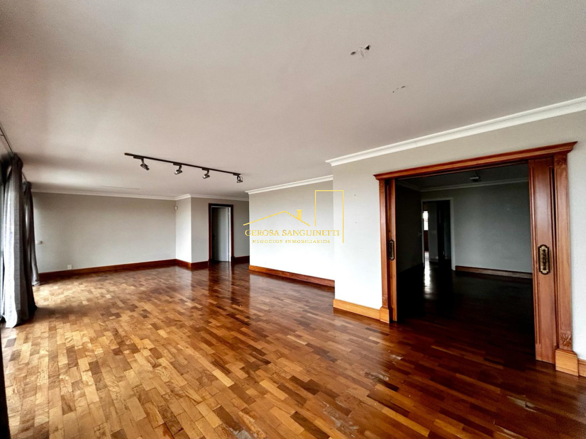 Apartamento ID.3608 - Espacioso apartamento de 4 dormitorios en venta en rambla de Punta Carretas 