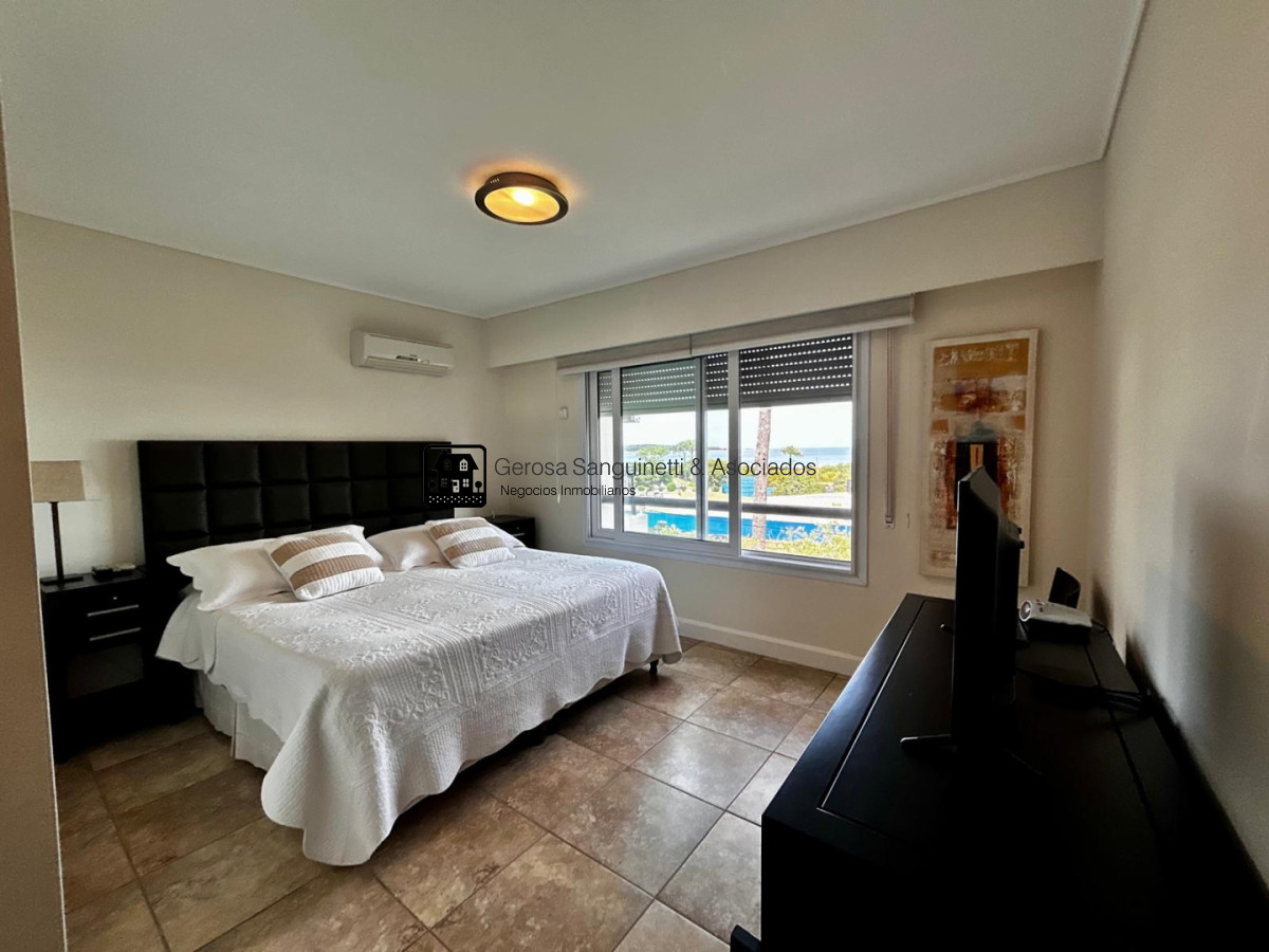 Apartamento ID.3429 - Apartamento en venta con excelente vista con 4 dormitorios en Punta del este