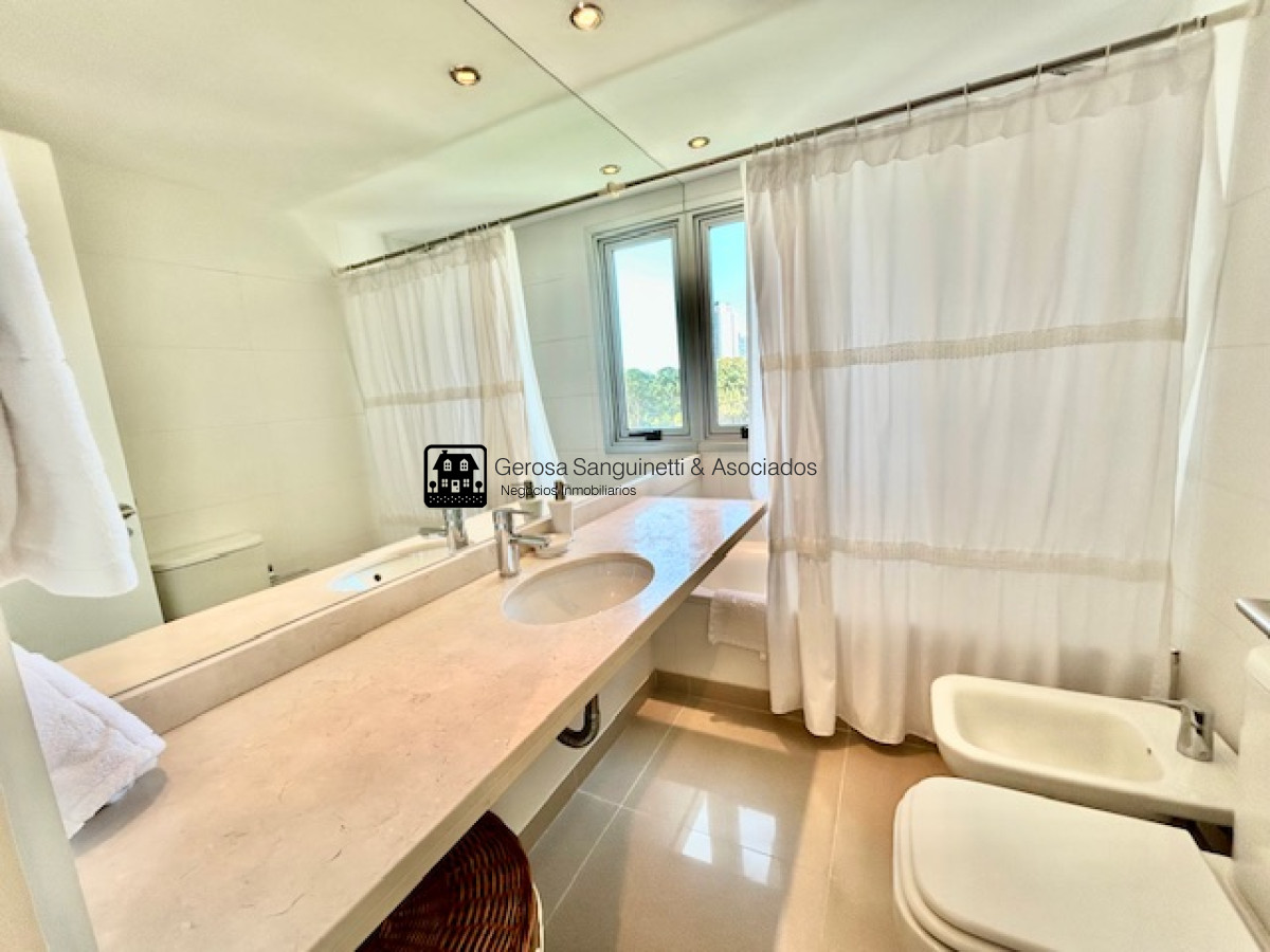 Apartamento ID.1703 -  Impecable a metros del mar en la Brava