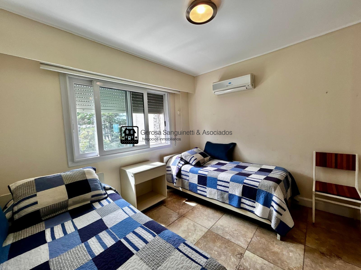 Apartamento ID.3429 - Apartamento en venta con excelente vista con 4 dormitorios en Punta del este