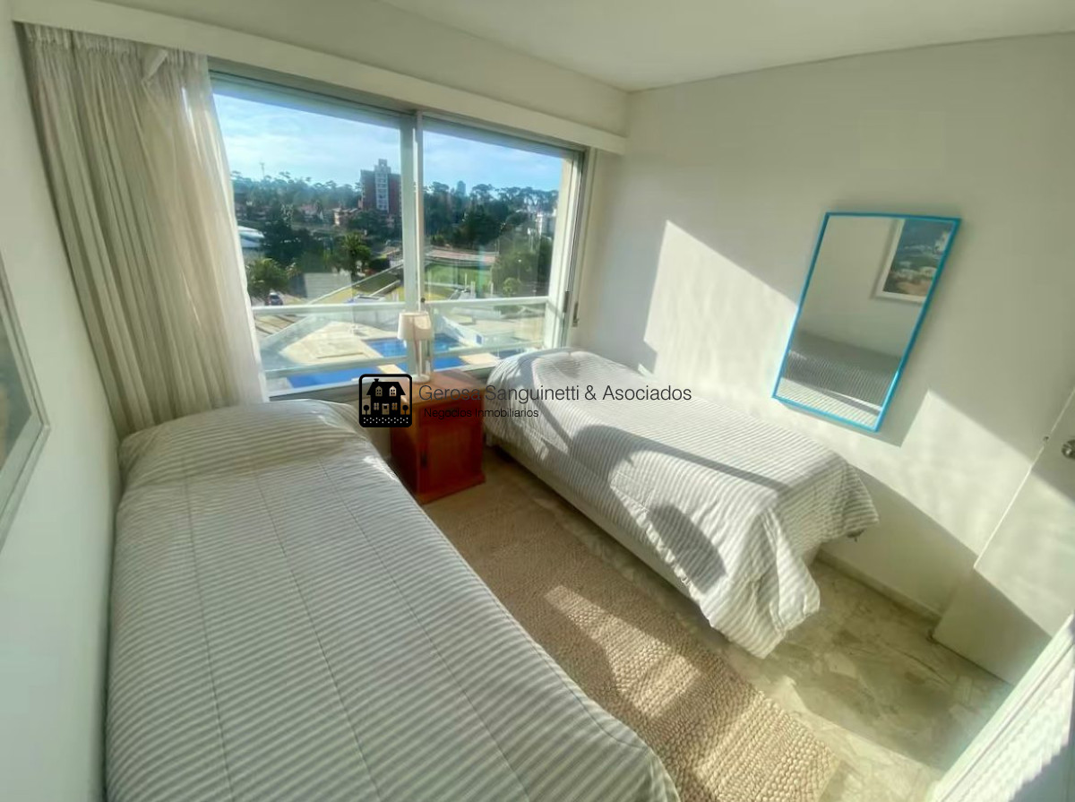 Apartamento ID.3457 - Apartamento de 3 dormitorios en venta en Lincoln en Punta del Este