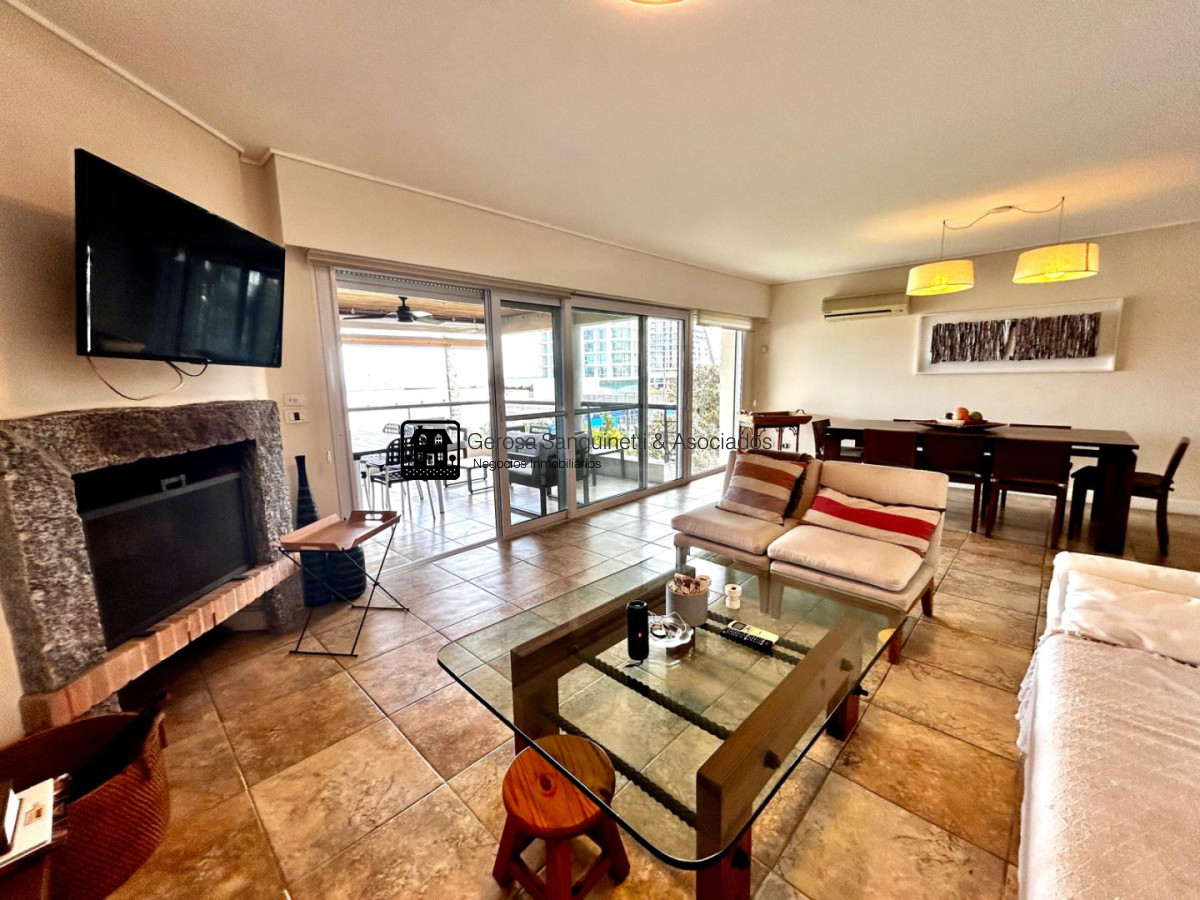 Apartamento ID.3429 - Apartamento en venta con excelente vista con 4 dormitorios en Punta del este