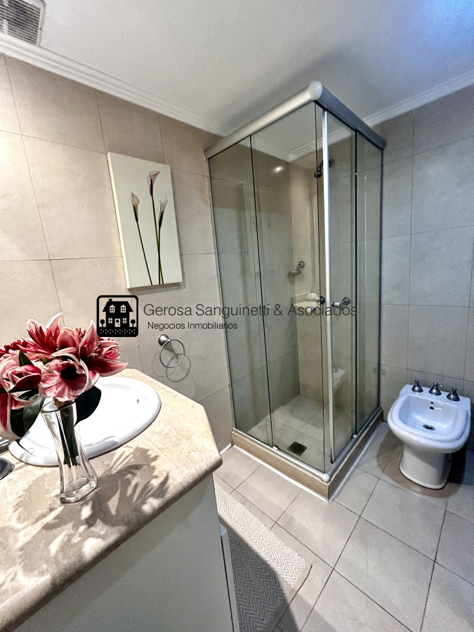 Apartamento ID.183 - Apto en venta acepta financiación y permuta, con amplia terraza con parrillero y vista al mar 