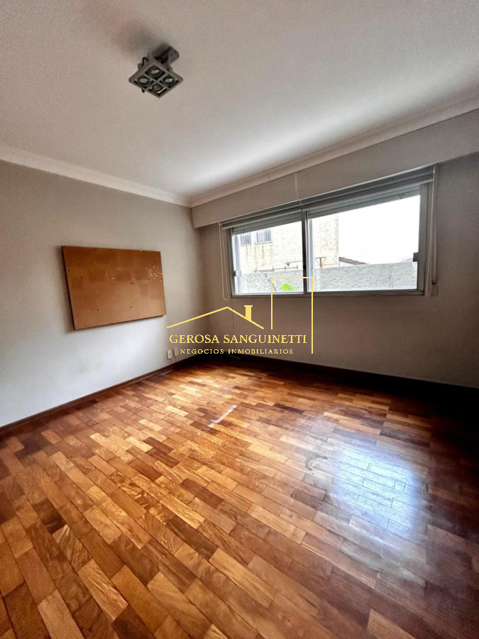 Apartamento ID.3608 - Espacioso apartamento de 4 dormitorios en venta en rambla de Punta Carretas 