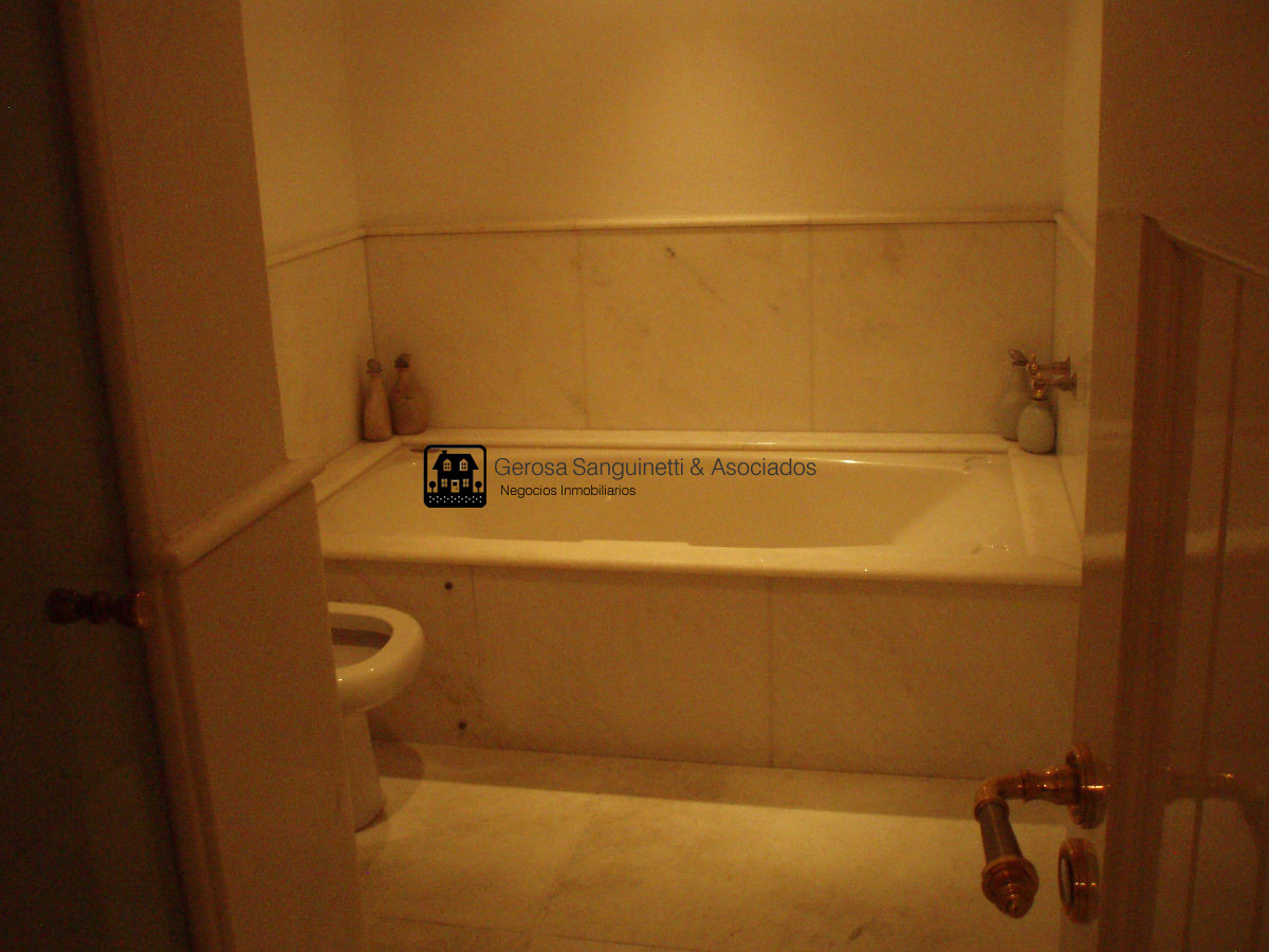 Apartamento ID.405 - Amplio apartamento en la Punta con vista al puerto frente al mar