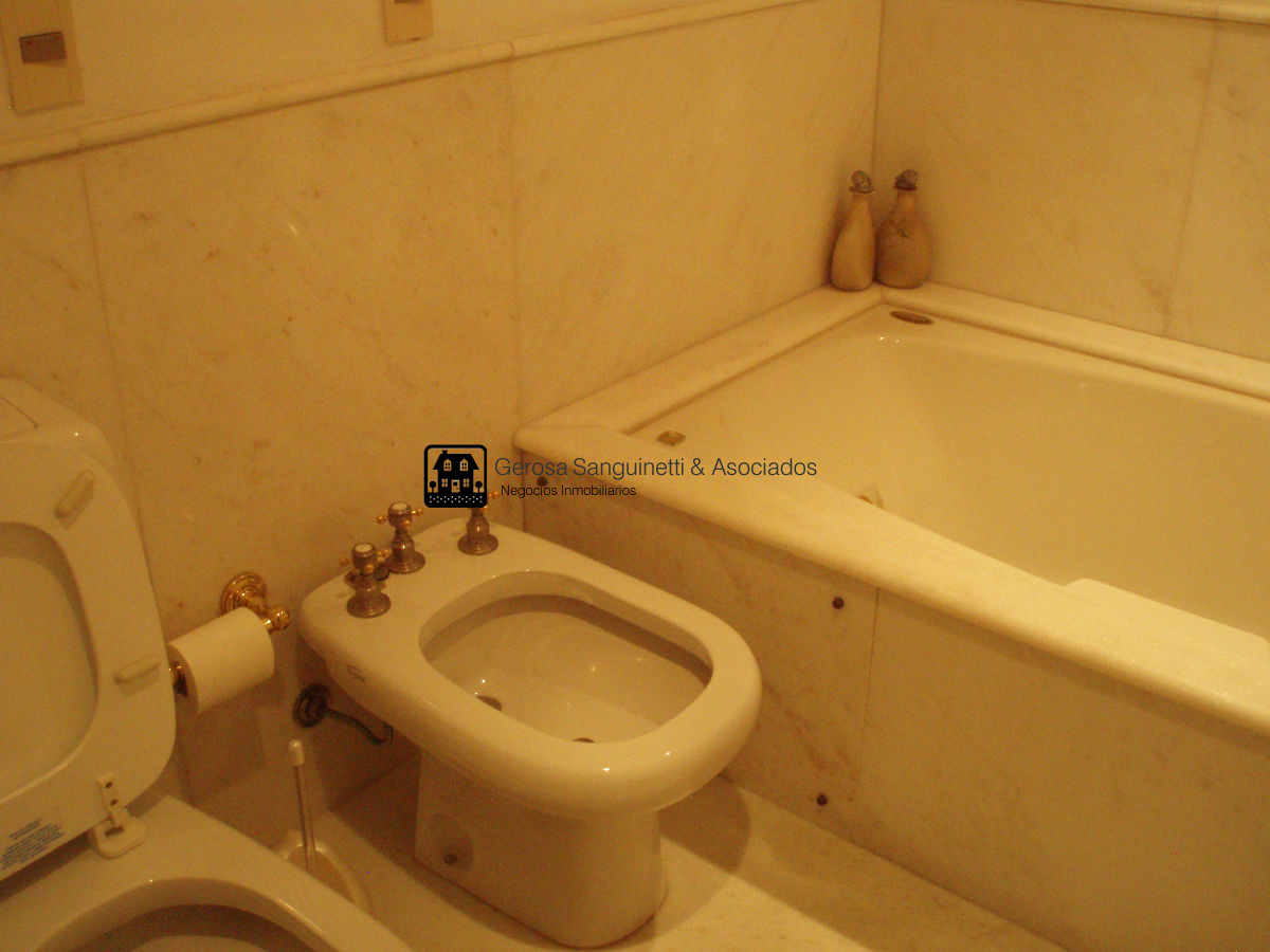 Apartamento ID.405 - Amplio apartamento en la Punta con vista al puerto frente al mar