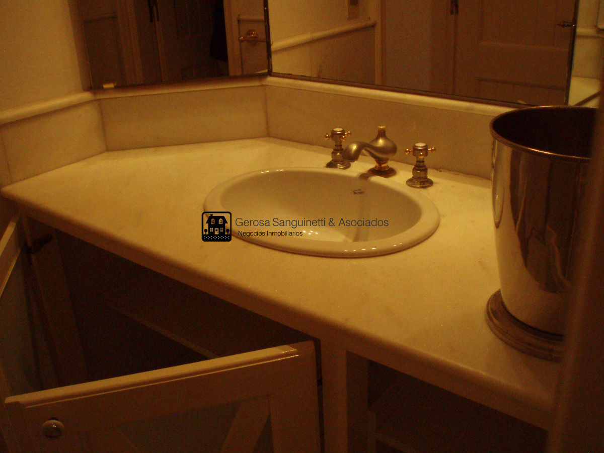 Apartamento ID.405 - Amplio apartamento en la Punta con vista al puerto frente al mar